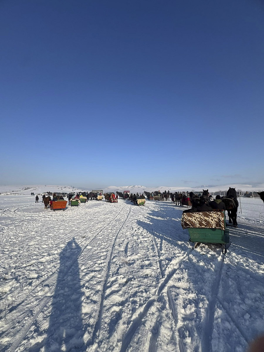 Hóban, lóval, közösségben